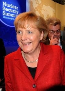 Über Große Koalition für Notstands-Regierung Kanzlerin bei der Vorbereitung des nuklearen Weltfrieden<br><small>Quelle: http://commons.wikimedia.org/wiki/File:Cristina_Fernandez_Angela_Merkel.jpg </samll>