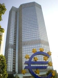 Banken und CRA’s legen Lösungsvorschläge für Finanzkrise vor EZB-Eurotower-Frankfurt_2009_dirschne-ds-foto