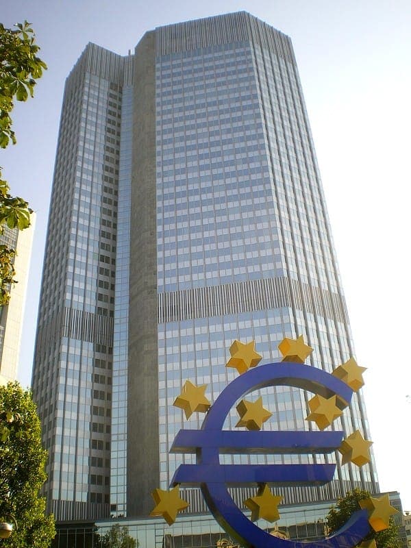 EZB-Eurotower-Frankfurt_2009_dirschne-ds-foto