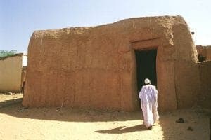 Vatikan zieht um nach Niger Der neue Peters-Dom in Niger, noch ungeweißelt
