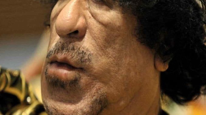 Gaddafi zeigt sich einsichtig und fordert Einschreiten des Westens