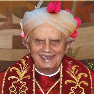 Benediktollah XVI und die „Indignados“ Benediktollah XVI teilt seine Freuden mit Mammon …