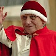 Weihnachtsfreuden, Kampfautomaten und festlich illuminierte Grenzbefestigungen Benediktollah Paparatzinger BenedettoXVI camauro