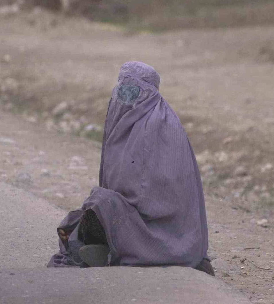 Afghanistan_Street_Woman_07
