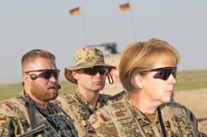 Merkels Flüchtlingsbekämpfung à la Churchill German_ISAF_Merkel_Soldiers_Training