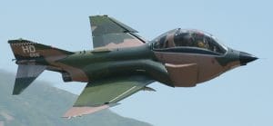 Stell dir vor, es ist Krieg und keiner zahlt die Aufräumarbeiten F-4 Phantom drone with big electronic warhead