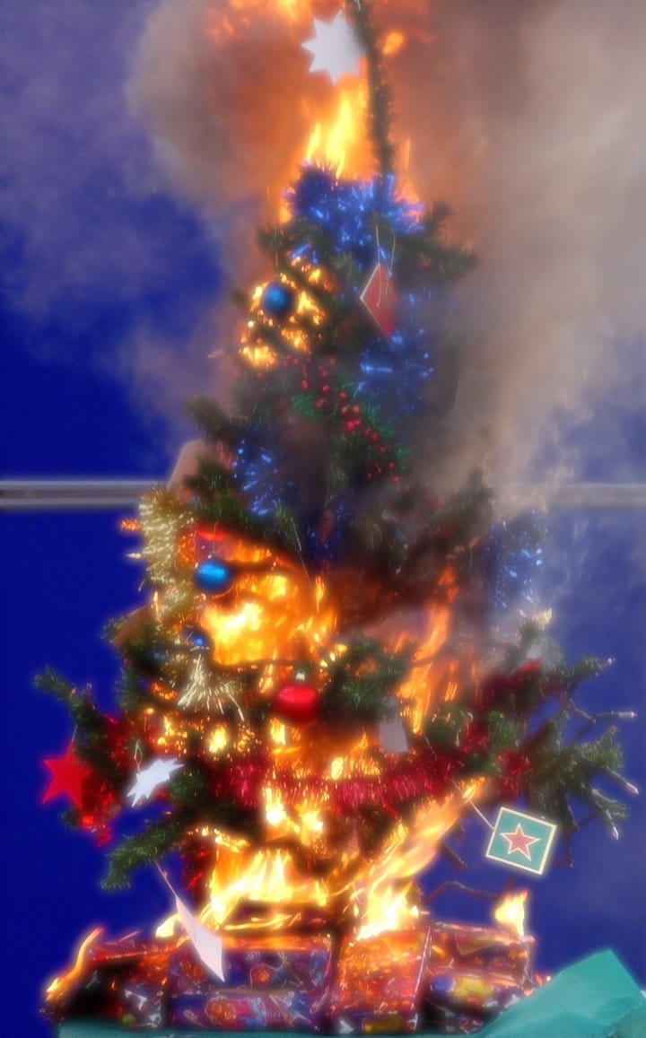 Weihnachten ohne Christbaum, die „pyromantische“ Nachlese weihnachtsbaum in falmmen erleuchtung abgefackelt weihnachtstraum oh tannebaum