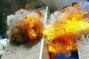 Bildschirmfoto 911 aluteile der Verkleidung des WTC fliegen umher