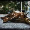 Dead Bull toter Bulle Verschnaufpause Wallstreet Boersenbulle von Wladimir Putin zu Schanden geritten gerahmt Trauerflor