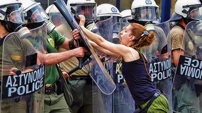 polizei sicherheit widerstand protest frau griechenland polizeistaat demo redefreiheit demokratie pressefreiheit versammlungsfreiheit