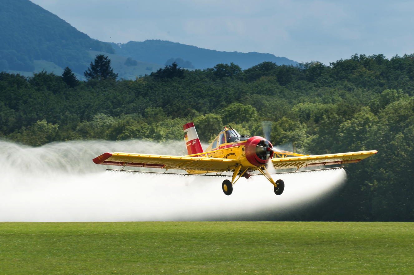 Agrarflugzeug Spruehflugzeug Gift Monsanto Kokainplantagen Kolumbien Herbizid Austrag Drogen Kampf Suedamerika