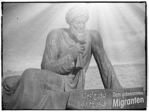 Denkmal für den unbekannten Migranten Denkmal dem unbekannten migranten nach dem Abebben der fluechtlingswelle
