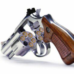 spezial russisch roulette mit fuenf patronen der nato sicherer waffe revolver gluecksspiel mit dem leben.jpg 245x245 1