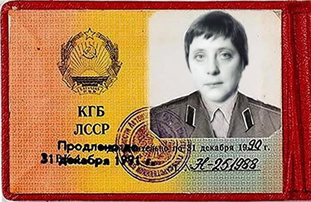 angela Merkel IM Erika STASI KGB Ausweis 1988