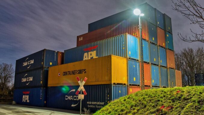 p3091222 container hafen regensburg transport licht geht aus