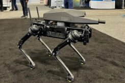 der schiessende hund vierbeiner von ghost robotics schiesshund toetungsautomat
