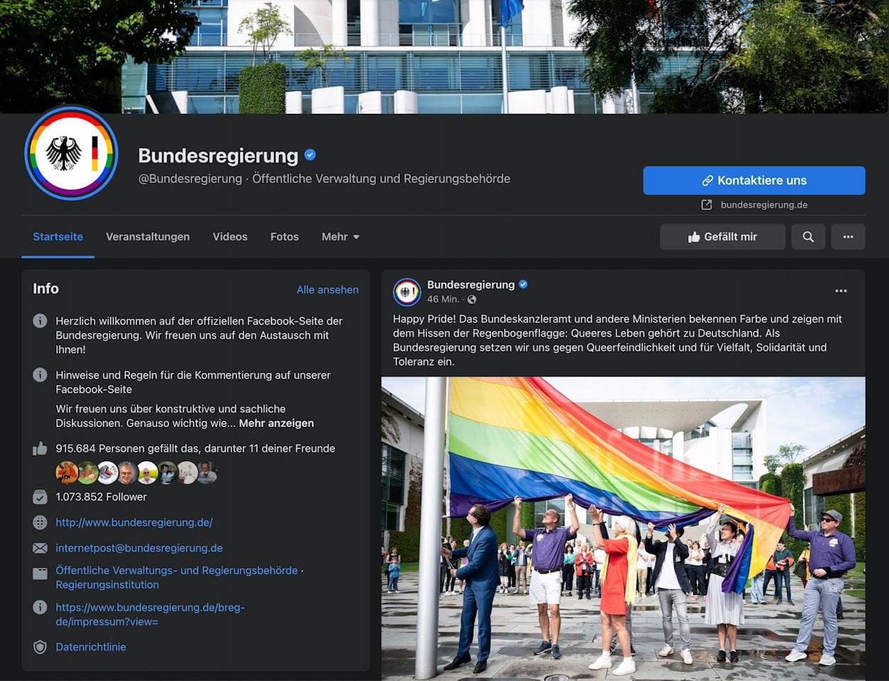 Bundesregierung queer Flagge Buntes treiben